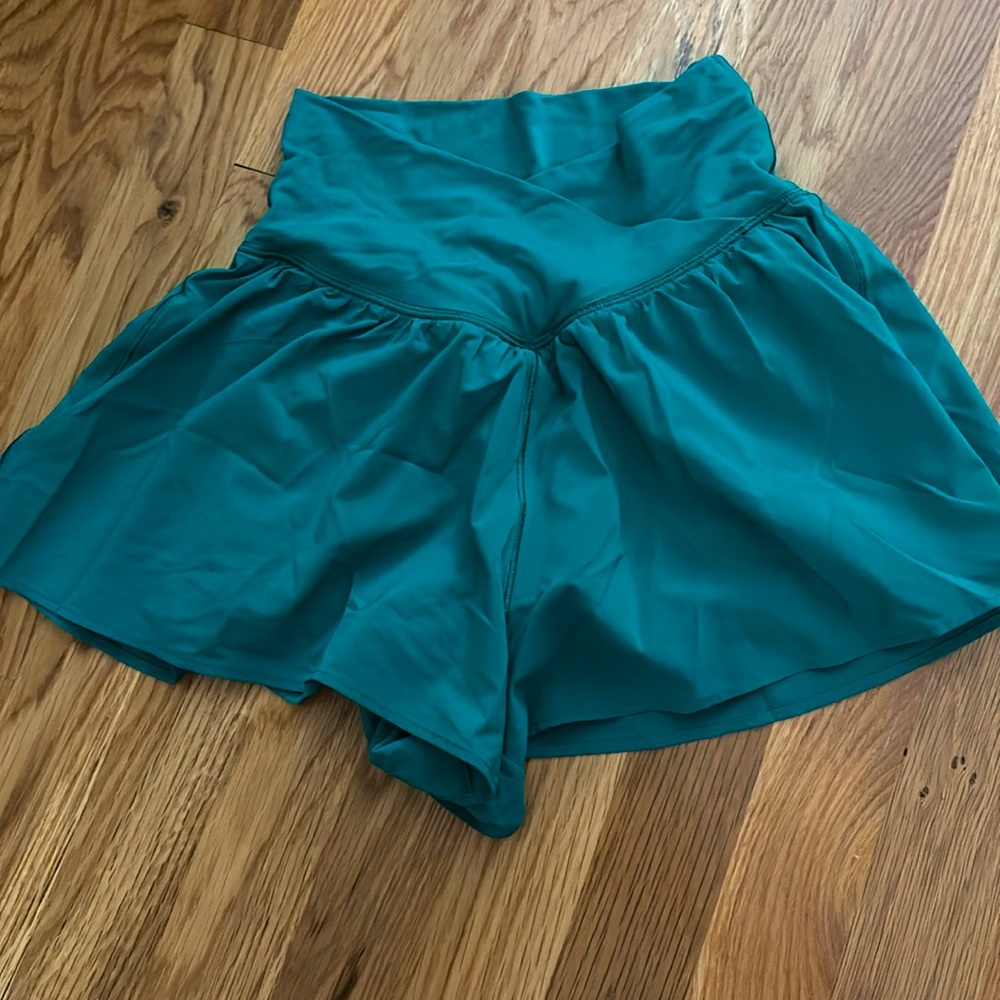 Aerie crossover shorts size xs in a very cute green color
